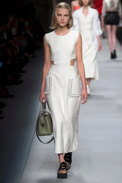 Look 11